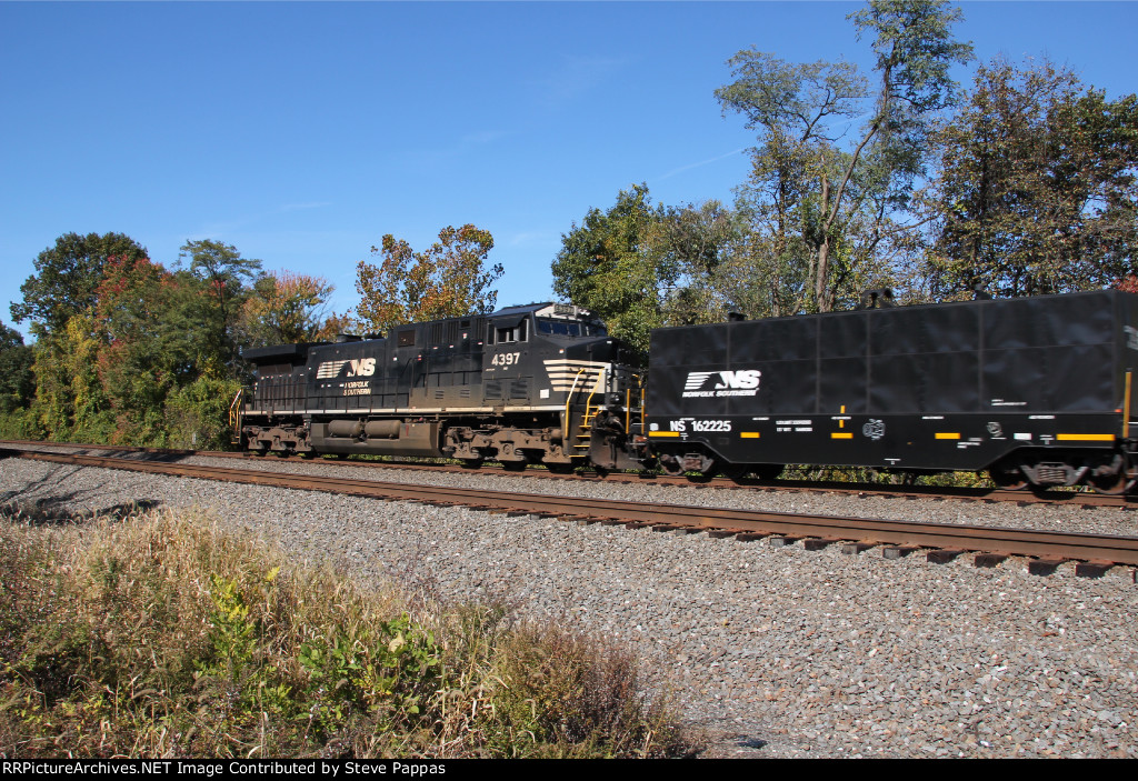 NS 4397 as a rear end DPU on NS train 38G